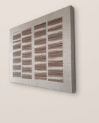 Andante, horizontal aufgehängt, schräg an einer weißen Wand
