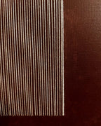 Detail von Legato: die Ecke des gestickten Quadrats, wo die elfenbeinfarbenen Fadenlinien auf die bemalte Leinwand treffen